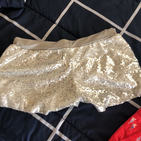 Fun silver sequined shorts ! - Picture 5 of 5